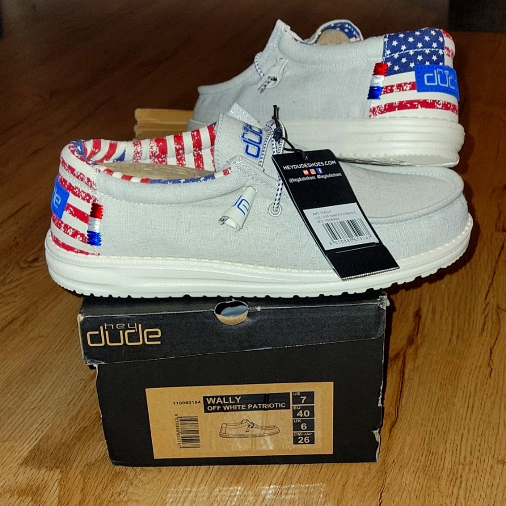 BNWT HEY DUDE WALLY OFF WHITE PATRIOTIC